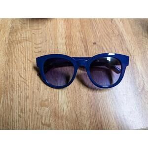 OSCAR DA LA RENTA SUNGLASSES  SOME MARKS ON LENSES(SEE PICS)